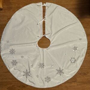 White and Silver Snowflake Tree Skirt